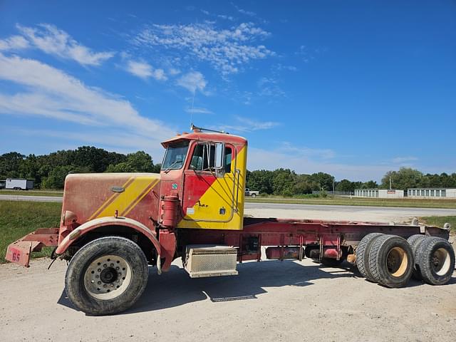 Image of Peterbilt 349 equipment image 3