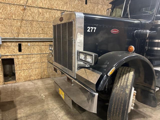 Image of Peterbilt 359 equipment image 1