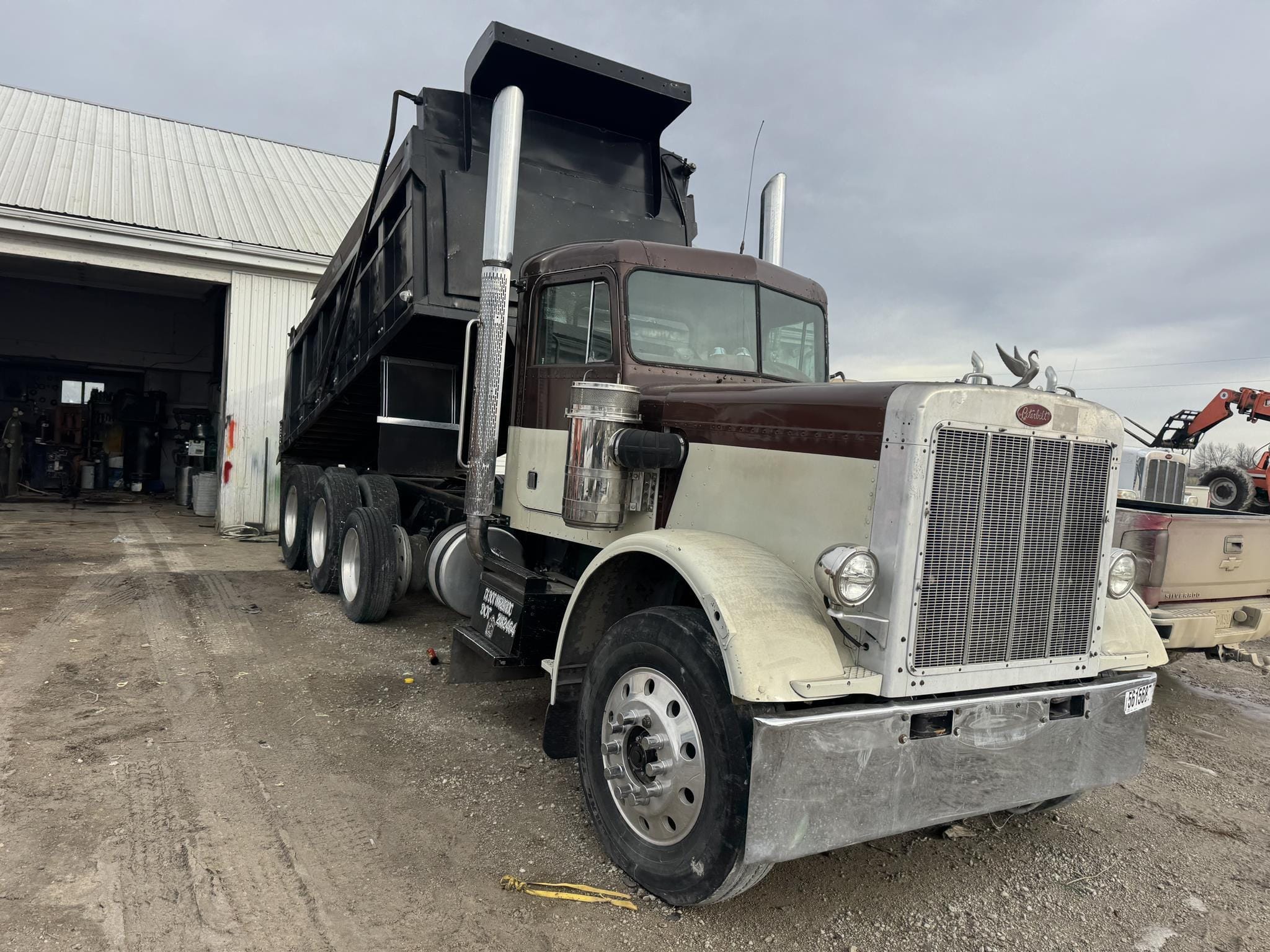 1985 Peterbilt 359 Equipment Image0
