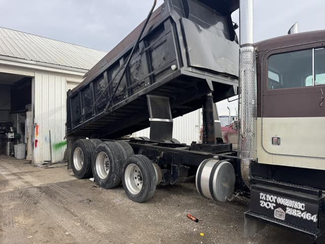 Image of Peterbilt 359 equipment image 2