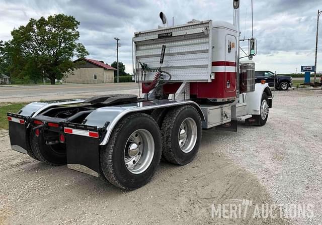 Image of Peterbilt 359 equipment image 4