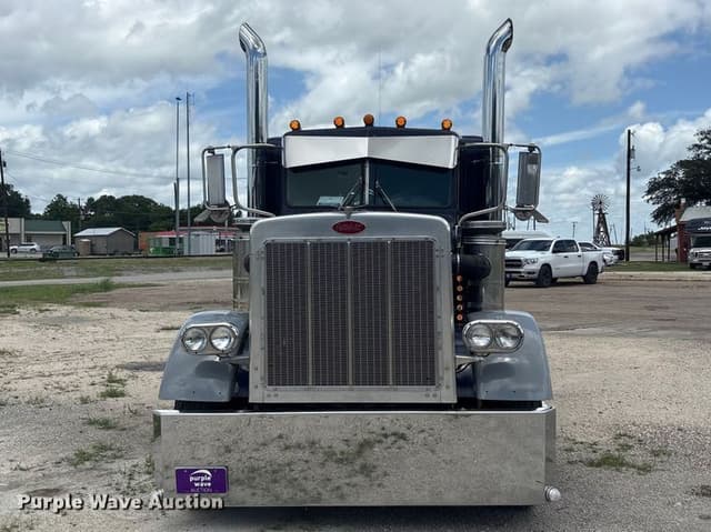 Image of Peterbilt 359 equipment image 1