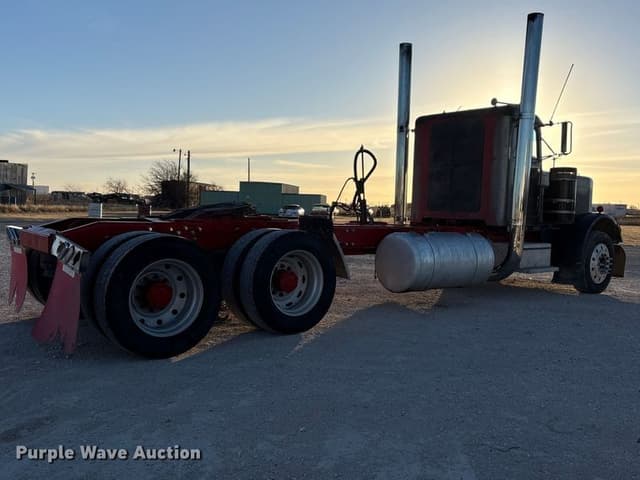 Image of Peterbilt 359 equipment image 4