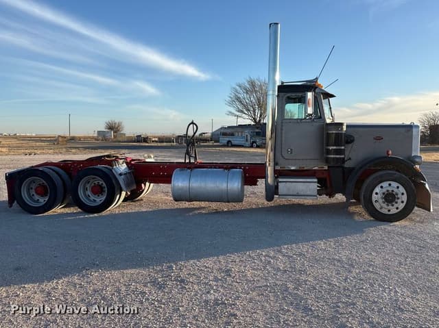 Image of Peterbilt 359 equipment image 3