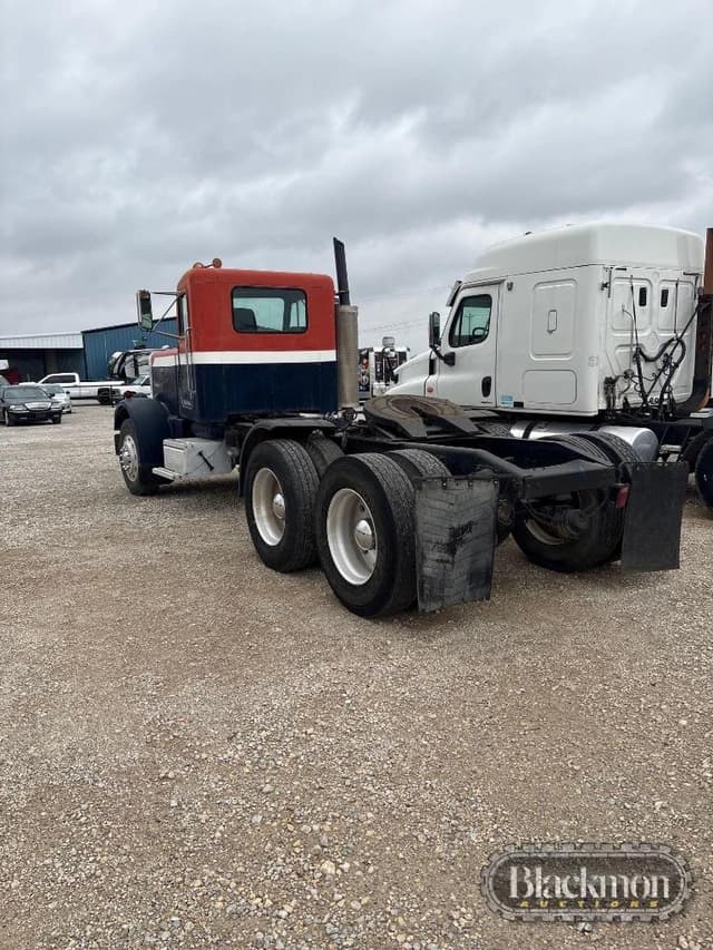 Image of Peterbilt 359 equipment image 1