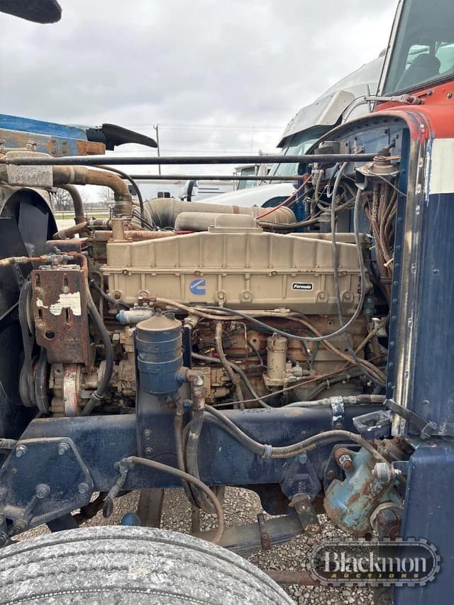 Image of Peterbilt 359 equipment image 4