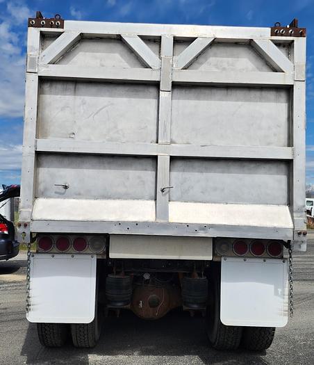 Image of Peterbilt 362 equipment image 4