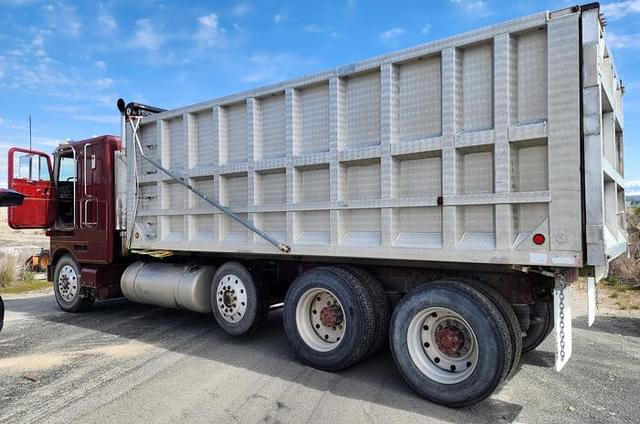 Image of Peterbilt 362 equipment image 3