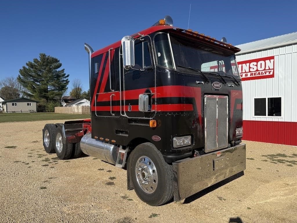 Image of Peterbilt 362 Primary image