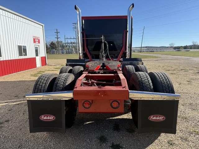 Image of Peterbilt 362 equipment image 4