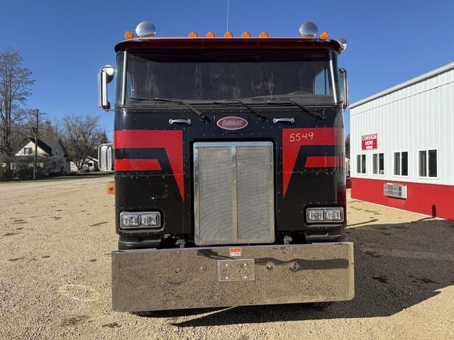 Image of Peterbilt 362 equipment image 1