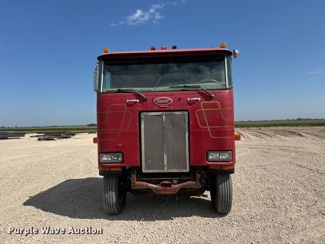 Image of Peterbilt 362 equipment image 1