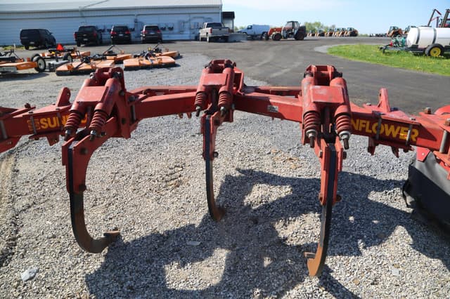 Image of Sunflower 4301 equipment image 4