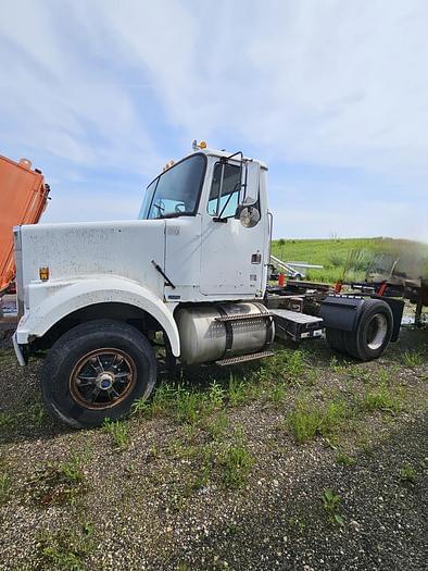 Image of White GMC Undetermined equipment image 1