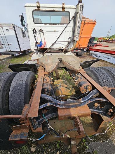 Image of White GMC Undetermined equipment image 4