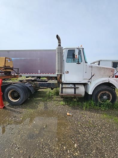 1985 White GMC Undetermined Equipment Image0