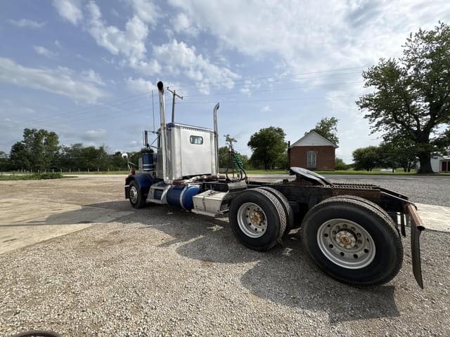 Image of Peterbilt 349 equipment image 1