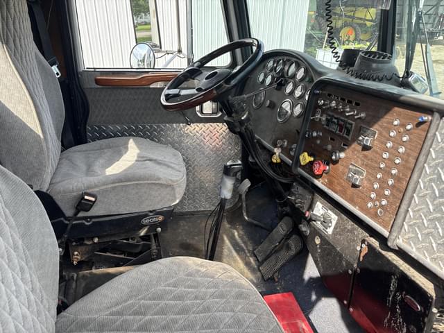Image of Peterbilt 349 equipment image 4