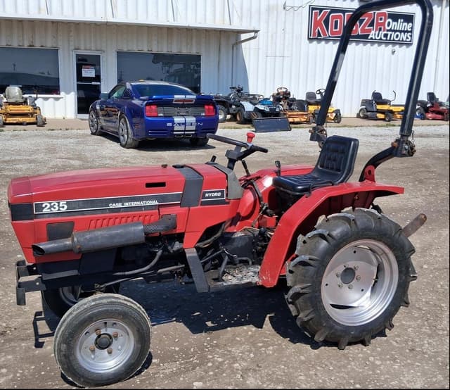 Image of Case IH 235 equipment image 1