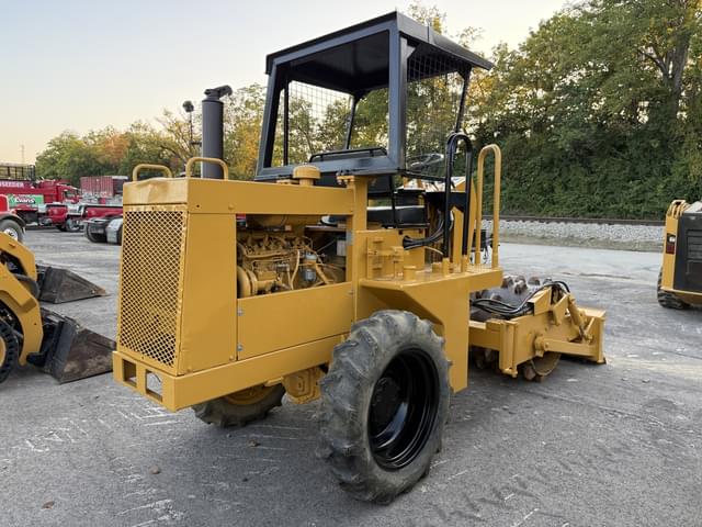 Image of Caterpillar CP-323 equipment image 2
