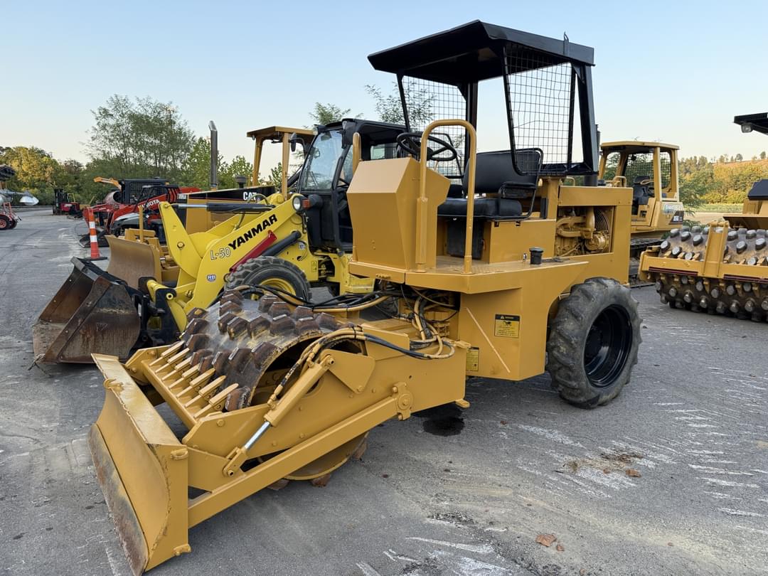 Image of Caterpillar CP-323 Primary image