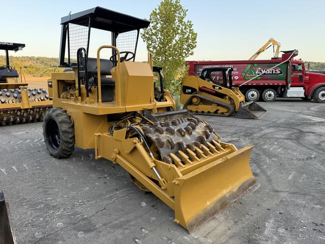 Image of Caterpillar CP-323 equipment image 3