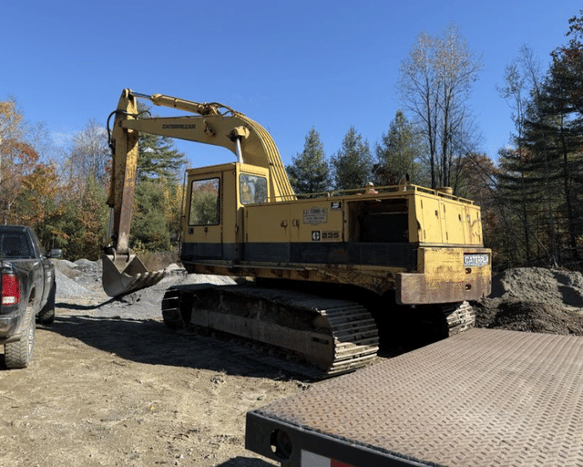 Image of Caterpillar 235B equipment image 1