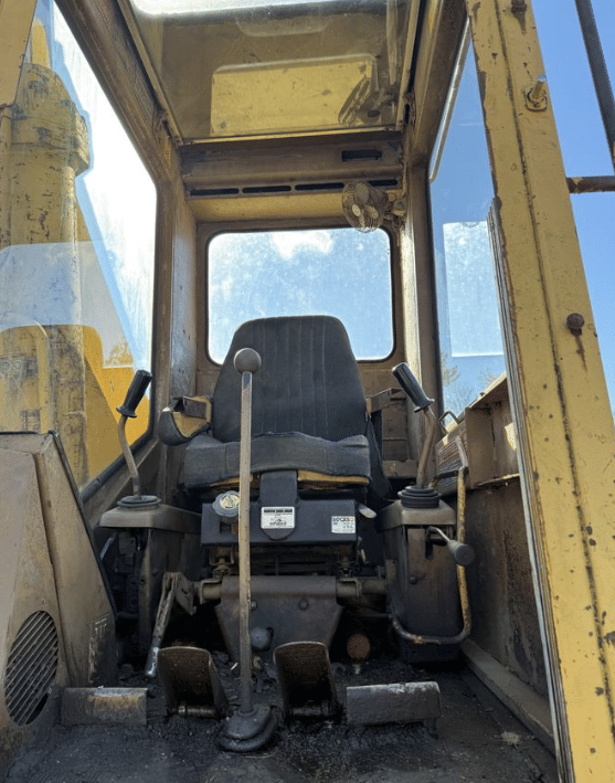 Image of Caterpillar 235B equipment image 4