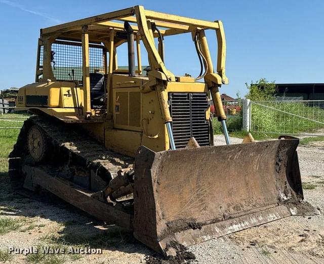 Image of Caterpillar D6H II equipment image 2