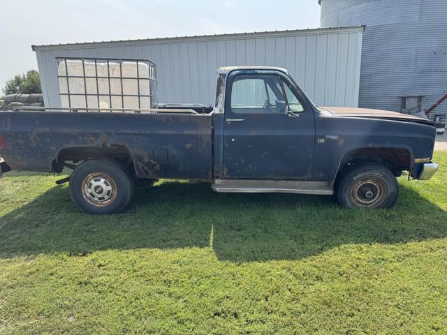 Image of Chevrolet C20 equipment image 2