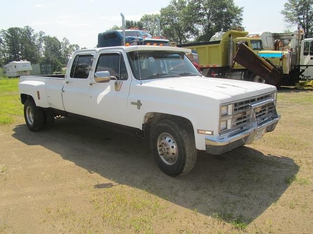 Image of Chevrolet C30 equipment image 1