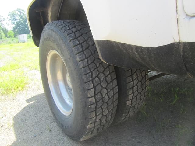 Image of Chevrolet C30 equipment image 3