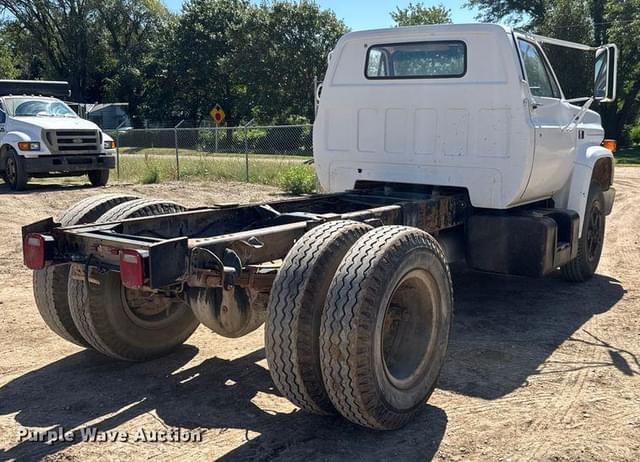 Image of Chevrolet C70 equipment image 4