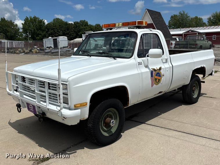 1986 Chevrolet D30 Equipment Image0