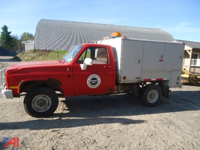 1986 Chevrolet D30 Equipment Image0
