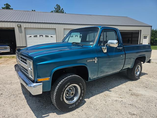 Image of Chevrolet K10 equipment image 2