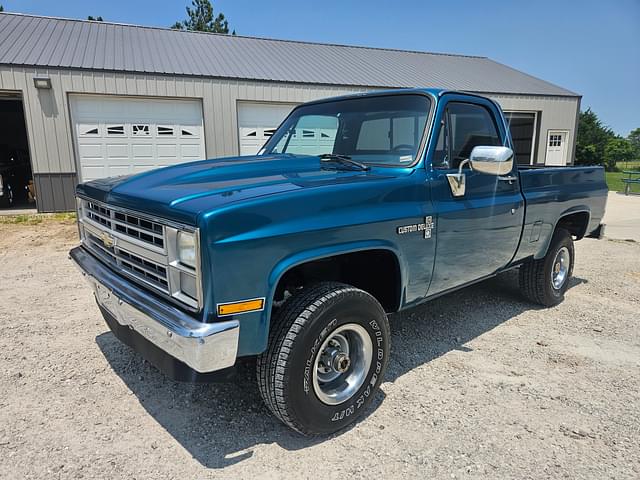 Image of Chevrolet K10 equipment image 1