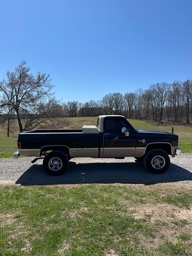 Image of Chevrolet K-10 equipment image 3