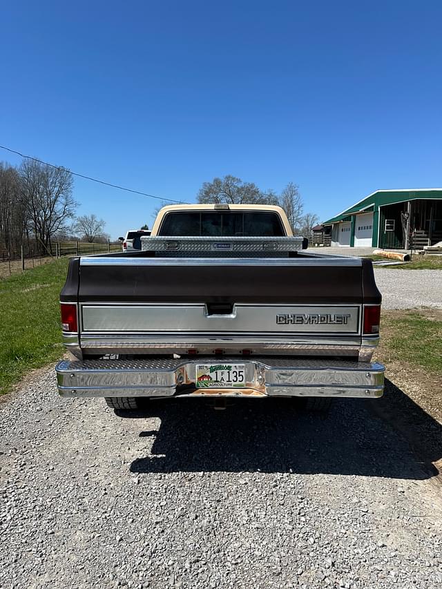Image of Chevrolet K-10 equipment image 2