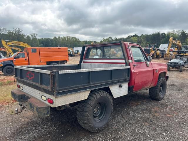 Image of Chevrolet Silverado 10 equipment image 1