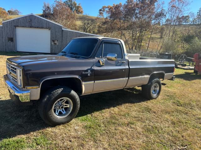 Image of Chevrolet Silverado equipment image 2