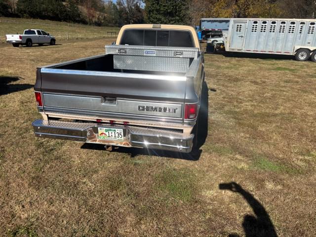 Image of Chevrolet Silverado equipment image 3