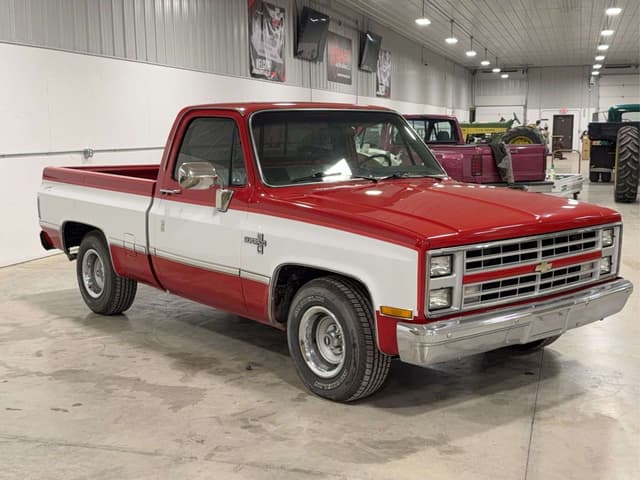 Image of Chevrolet C10 equipment image 2