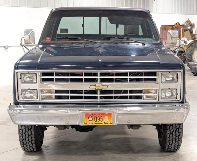 Image of Chevrolet Silverado K20 equipment image 1