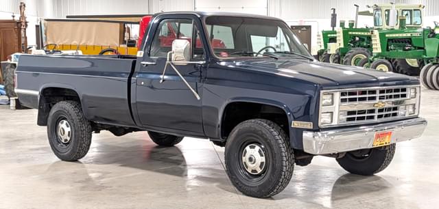 Image of Chevrolet Silverado K20 equipment image 2