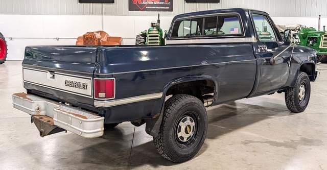 Image of Chevrolet Silverado K20 equipment image 4