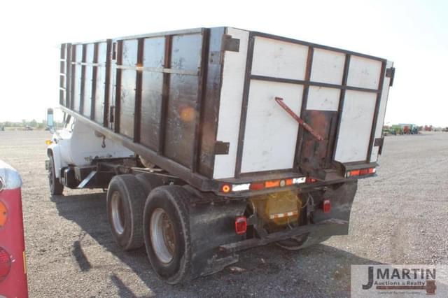 Image of Chevrolet C70 equipment image 3