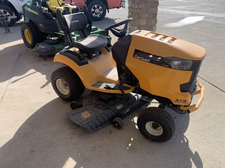 2018 Cub Cadet XT2 LX46 Equipment Image0