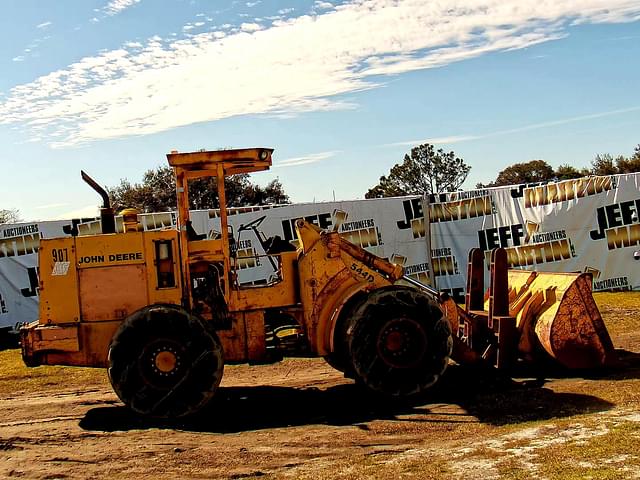 Image of John Deere 544D equipment image 3