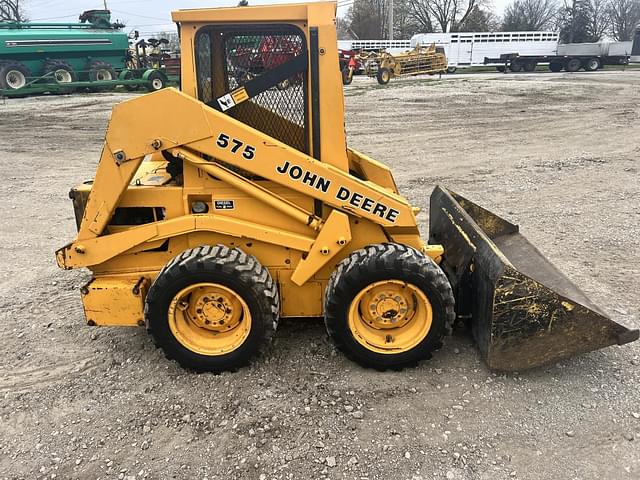 Image of John Deere 575 equipment image 1